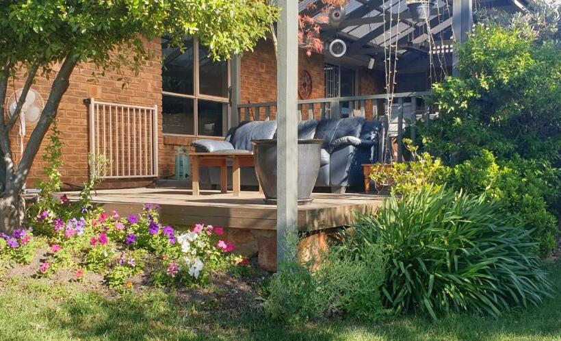 צימר Quiet Room Own Bathroom At Home In Golden Square