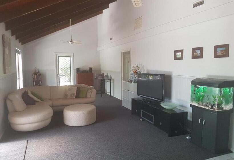 צימר Quiet Room Own Bathroom At Home In Golden Square