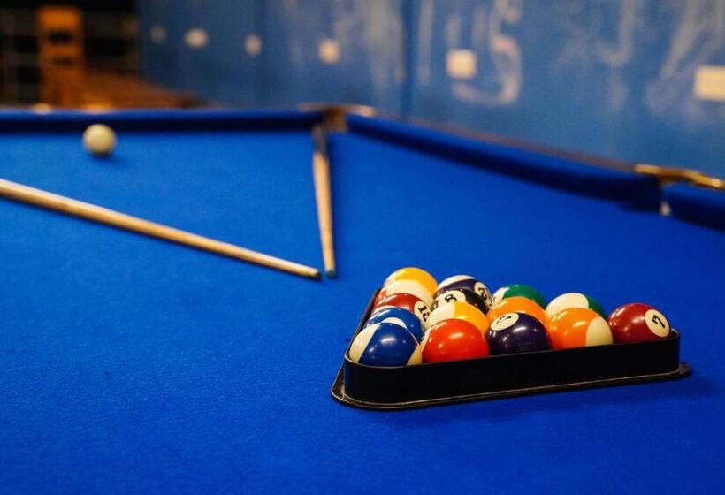 Bon Voyage Sea View Hostel