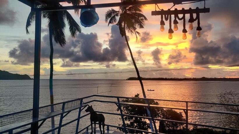 Bon Voyage Sea View Hostel