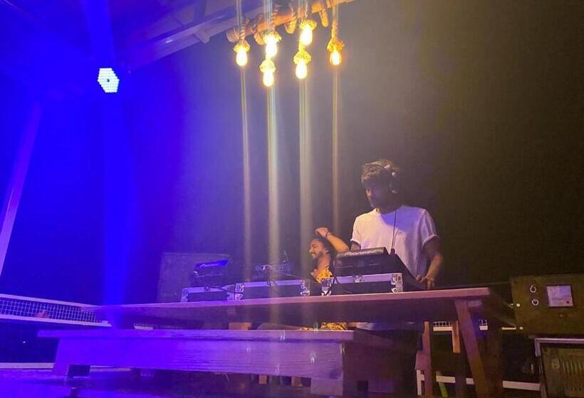 Bon Voyage Sea View Hostel