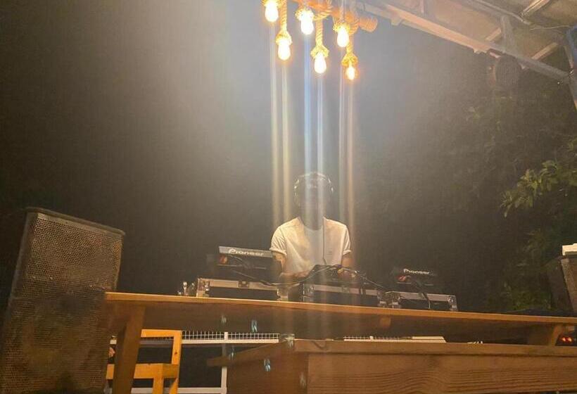 Bon Voyage Sea View Hostel