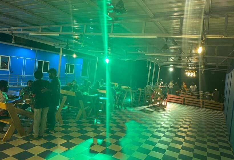 Bon Voyage Sea View Hostel