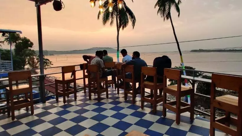 Bon Voyage Sea View Hostel