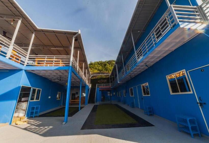 Bon Voyage Sea View Hostel