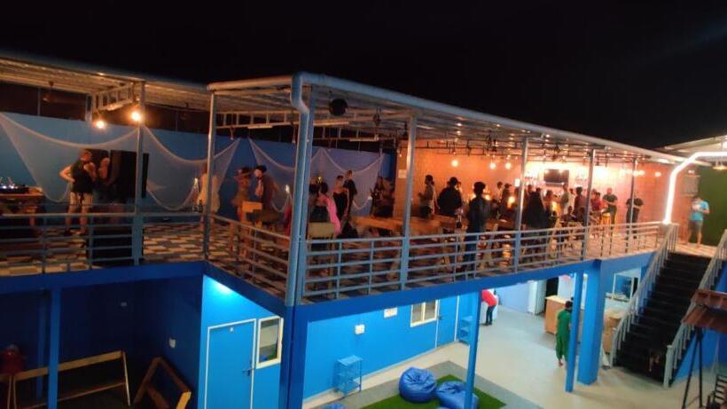 Bon Voyage Sea View Hostel