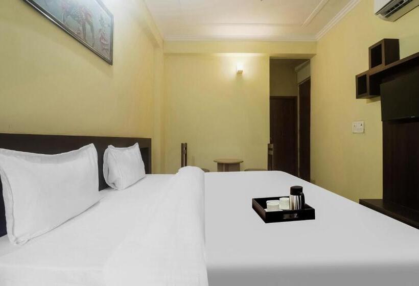 Collection O Hotel Majestic Inn