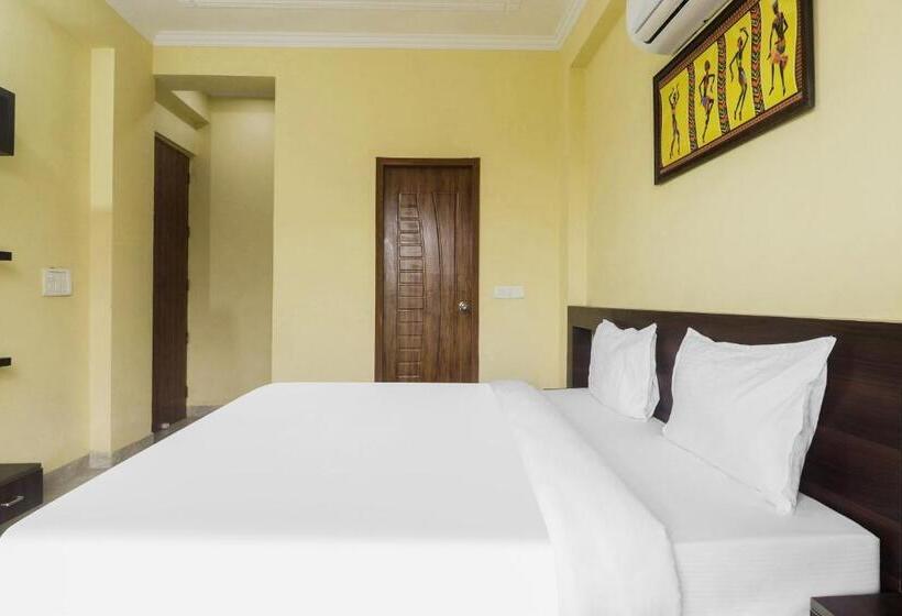 Collection O Hotel Majestic Inn