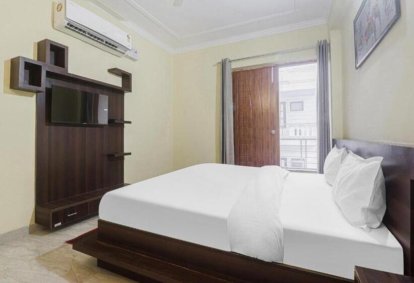 Collection O Hotel Majestic Inn