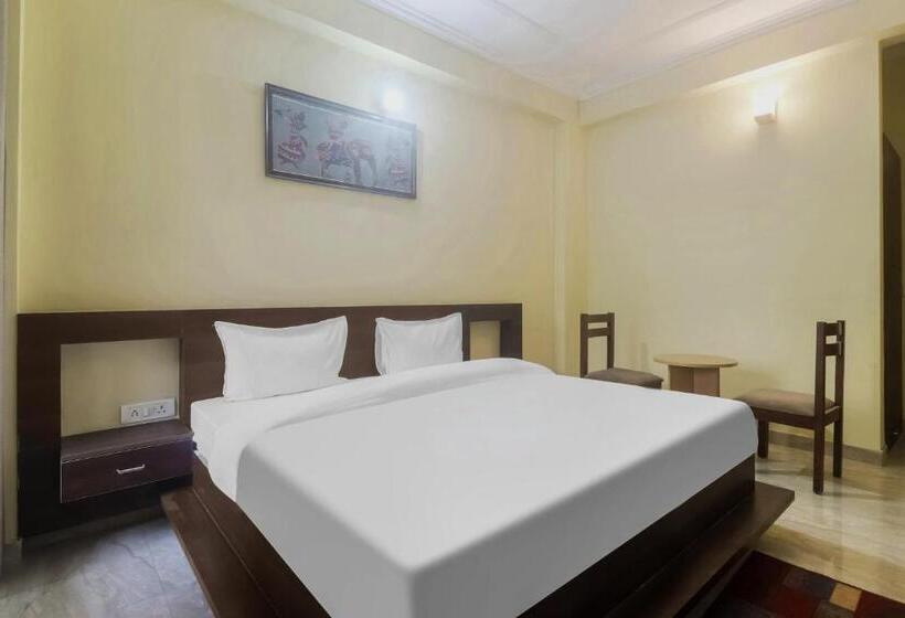 Collection O Hotel Majestic Inn