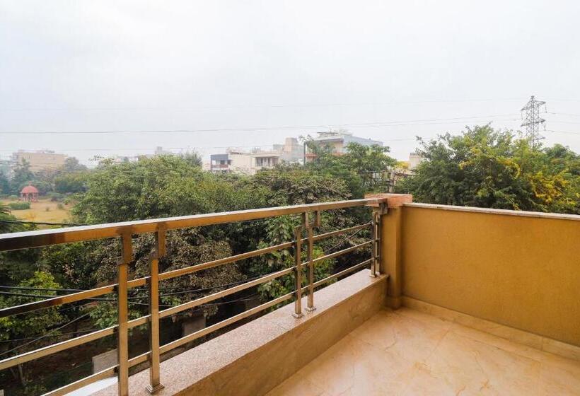 Collection O Hotel Majestic Inn