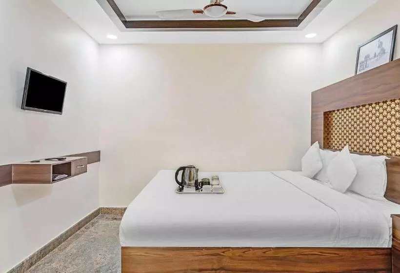 هتل Collection O Palace Inn