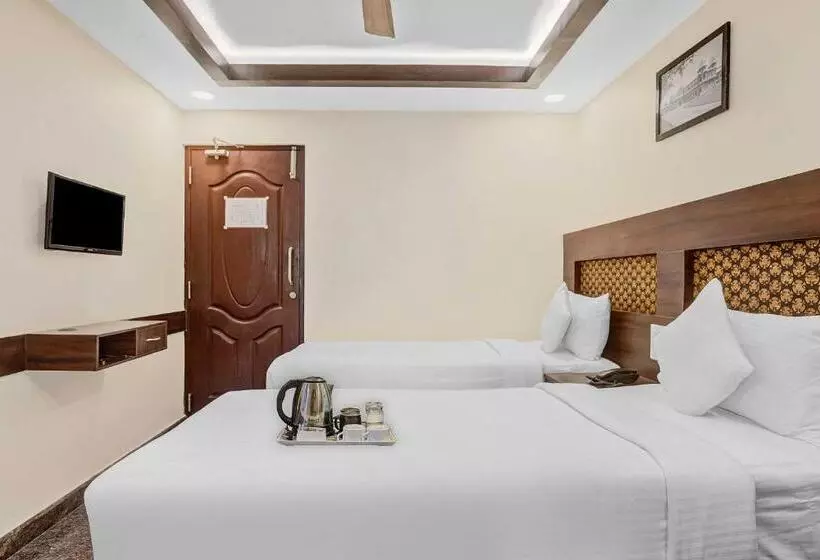 هتل Collection O Palace Inn