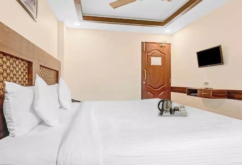 هتل Collection O Palace Inn