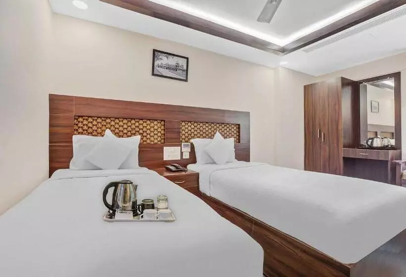 هتل Collection O Palace Inn