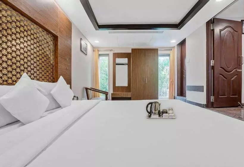 هتل Collection O Palace Inn