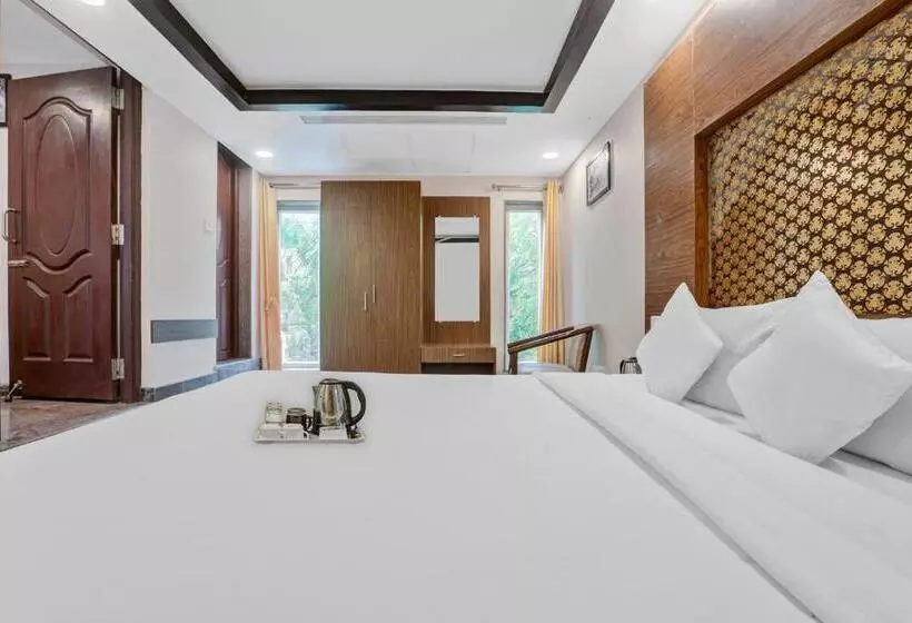 هتل Collection O Palace Inn