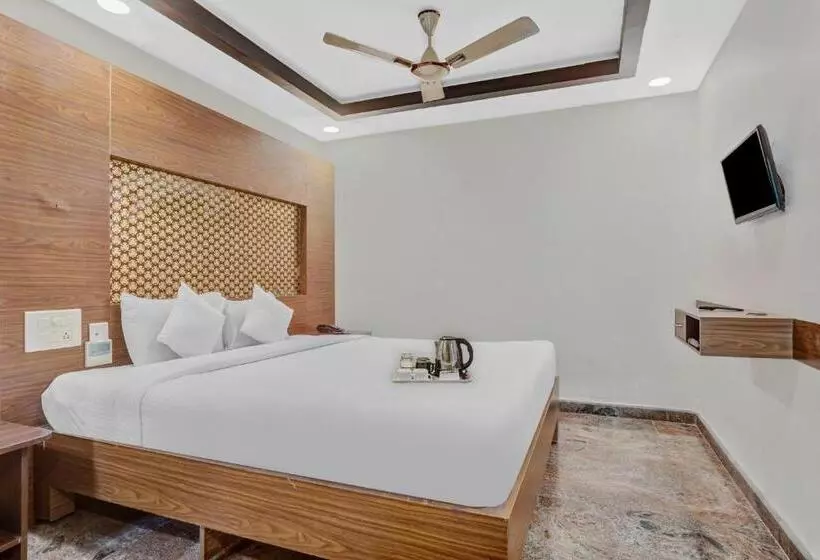 هتل Collection O Palace Inn