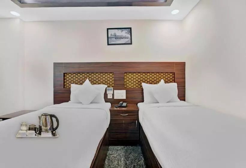 هتل Collection O Palace Inn