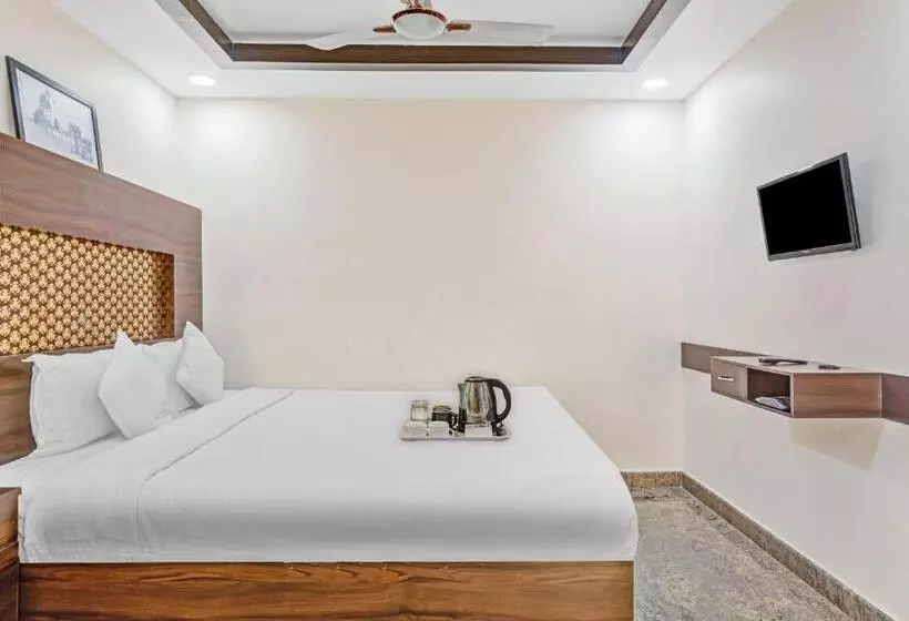 هتل Collection O Palace Inn