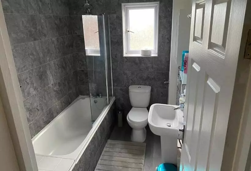 هتل کپسول Alder En Suite Self Catering With Private Shower 3