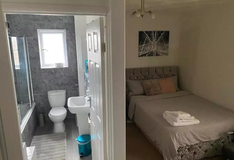 هتل کپسول Alder En Suite Self Catering With Private Shower 3