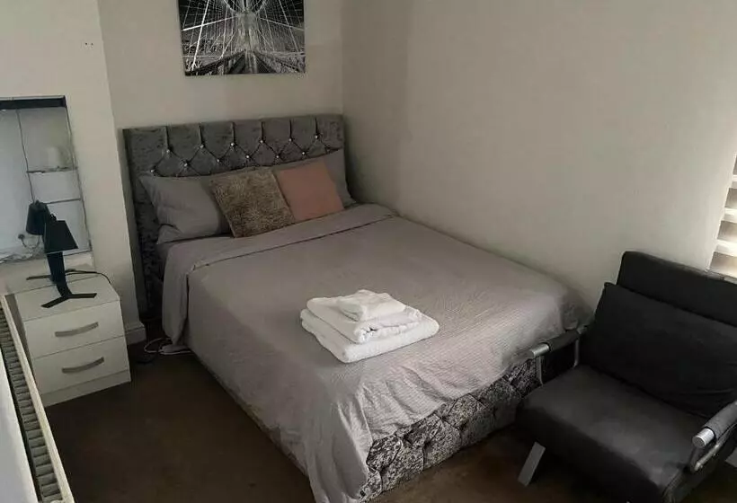 هتل کپسول Alder En Suite Self Catering With Private Shower 3