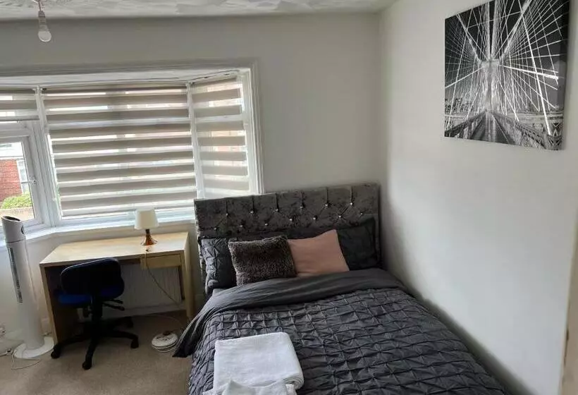 هتل کپسول Alder En Suite Self Catering With Private Shower 3