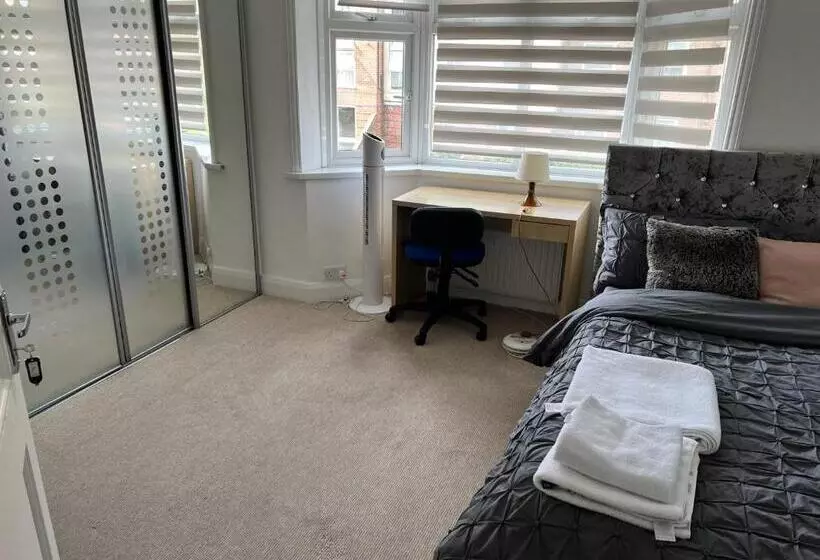 هتل کپسول Alder En Suite Self Catering With Private Shower 3