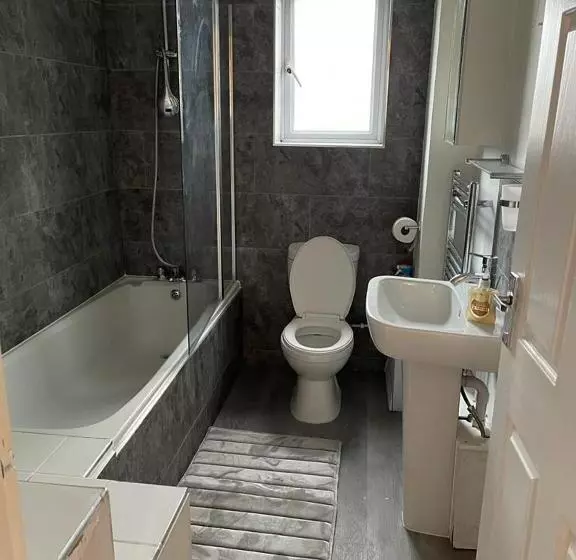 هتل کپسول Alder En Suite Self Catering With Private Shower 3