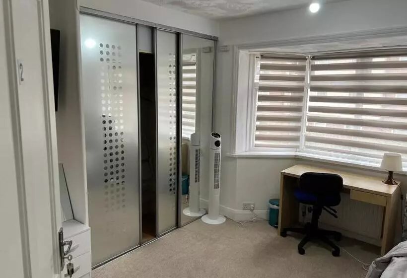 هتل کپسول Alder En Suite Self Catering With Private Shower 3