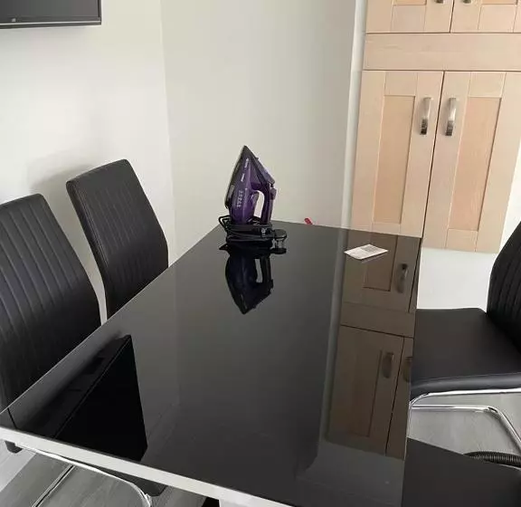 هتل کپسول Alder En Suite Self Catering With Private Shower 3
