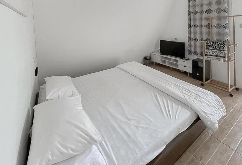 Hotel Reddoorz Resort Syariah At Rancakalong Sumedang