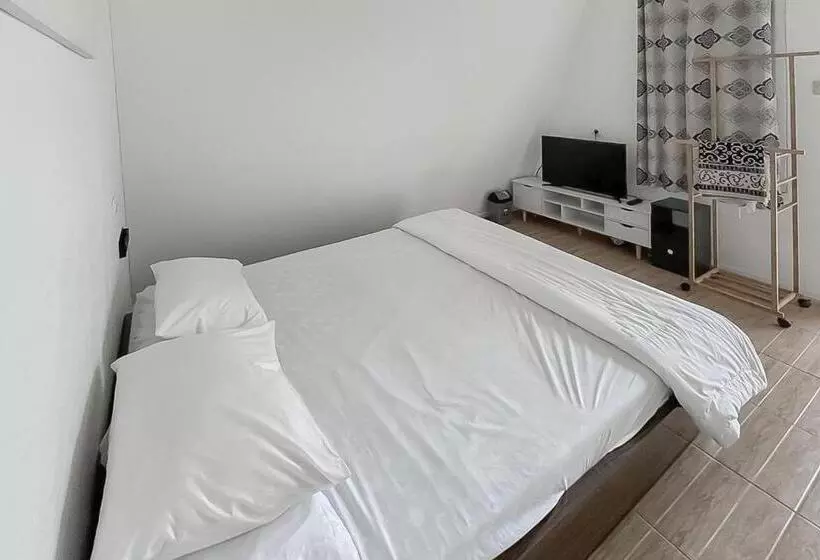 Hotelli Reddoorz Resort Syariah At Rancakalong Sumedang