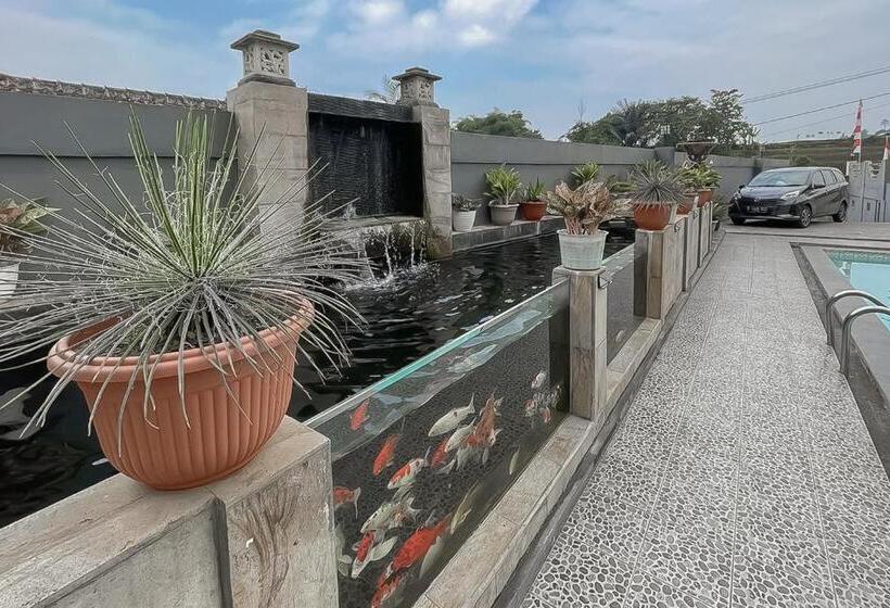 Hotel Reddoorz Resort Syariah At Rancakalong Sumedang