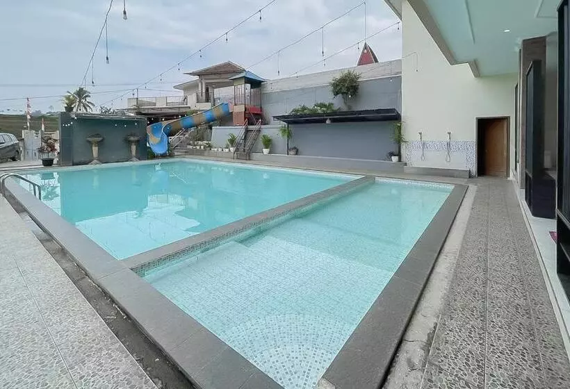 Hotelli Reddoorz Resort Syariah At Rancakalong Sumedang