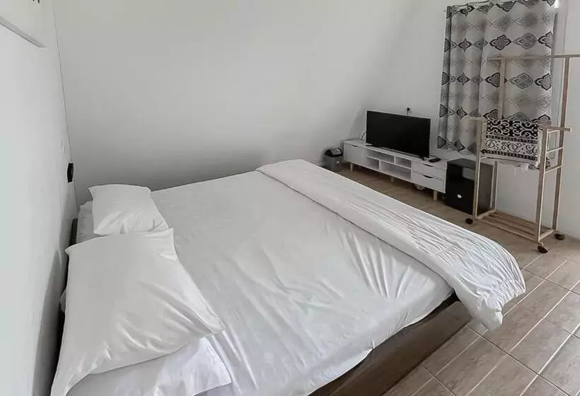 Hotelli Reddoorz Resort Syariah At Rancakalong Sumedang