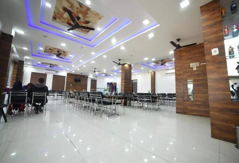 ホテル Shree Sharnam