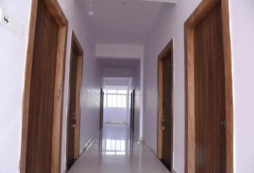 ホテル Shree Sharnam
