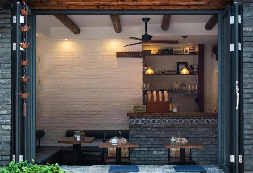 Отель Yangshuo Jhc Inn