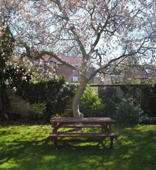پانسیون Melton Guest House