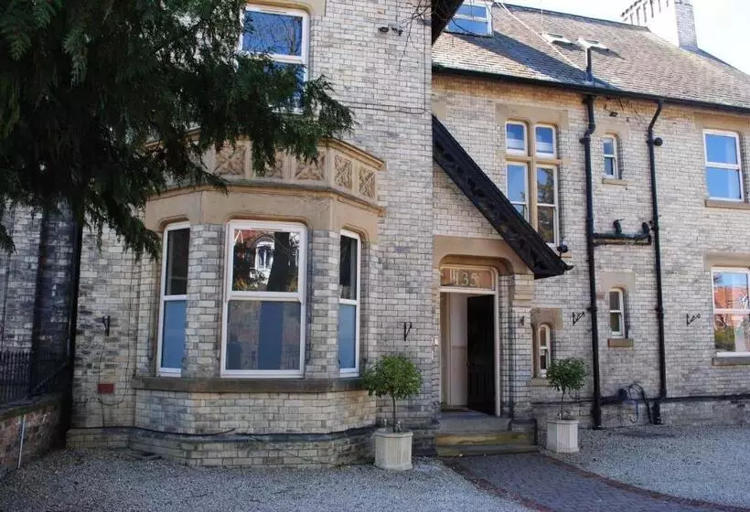 پانسیون Melton Guest House