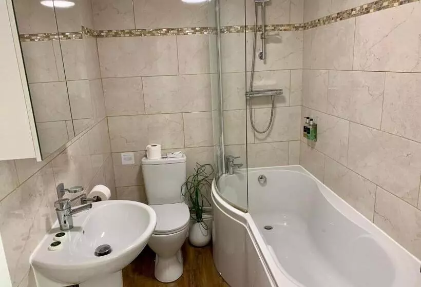 پانسیون Melton Guest House