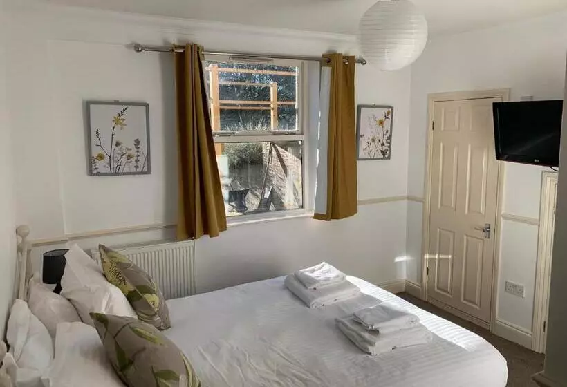 پانسیون Melton Guest House