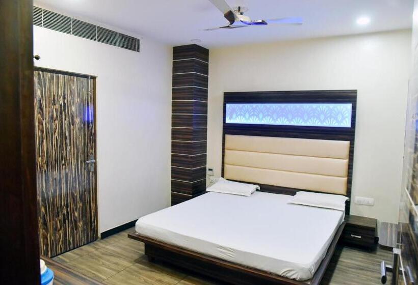 בית מלון כפרי Midtown & Restaurant