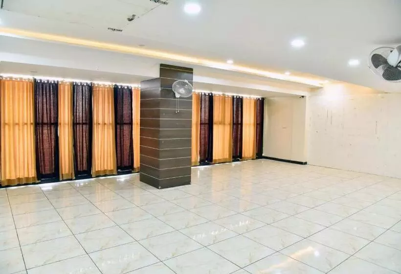 ホテル Midtown & Restaurant