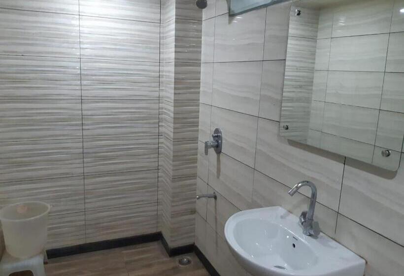 בית מלון כפרי Midtown & Restaurant