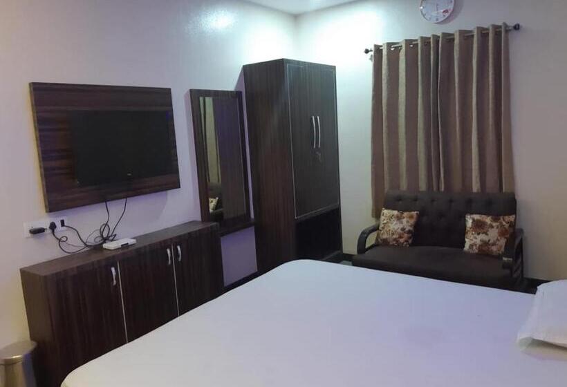 בית מלון כפרי Midtown & Restaurant