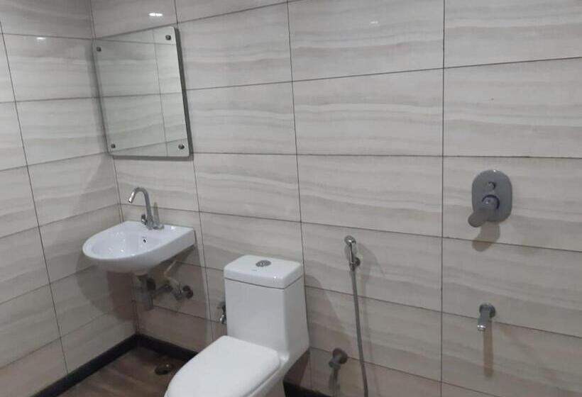 בית מלון כפרי Midtown & Restaurant