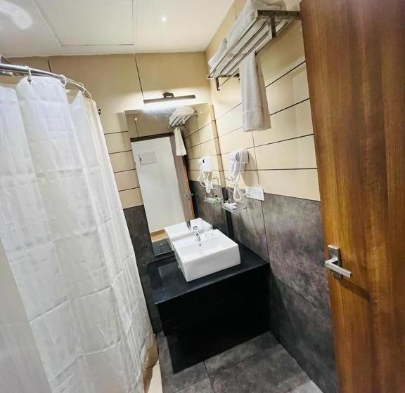 בית מלון כפרי Queens Tourist Home